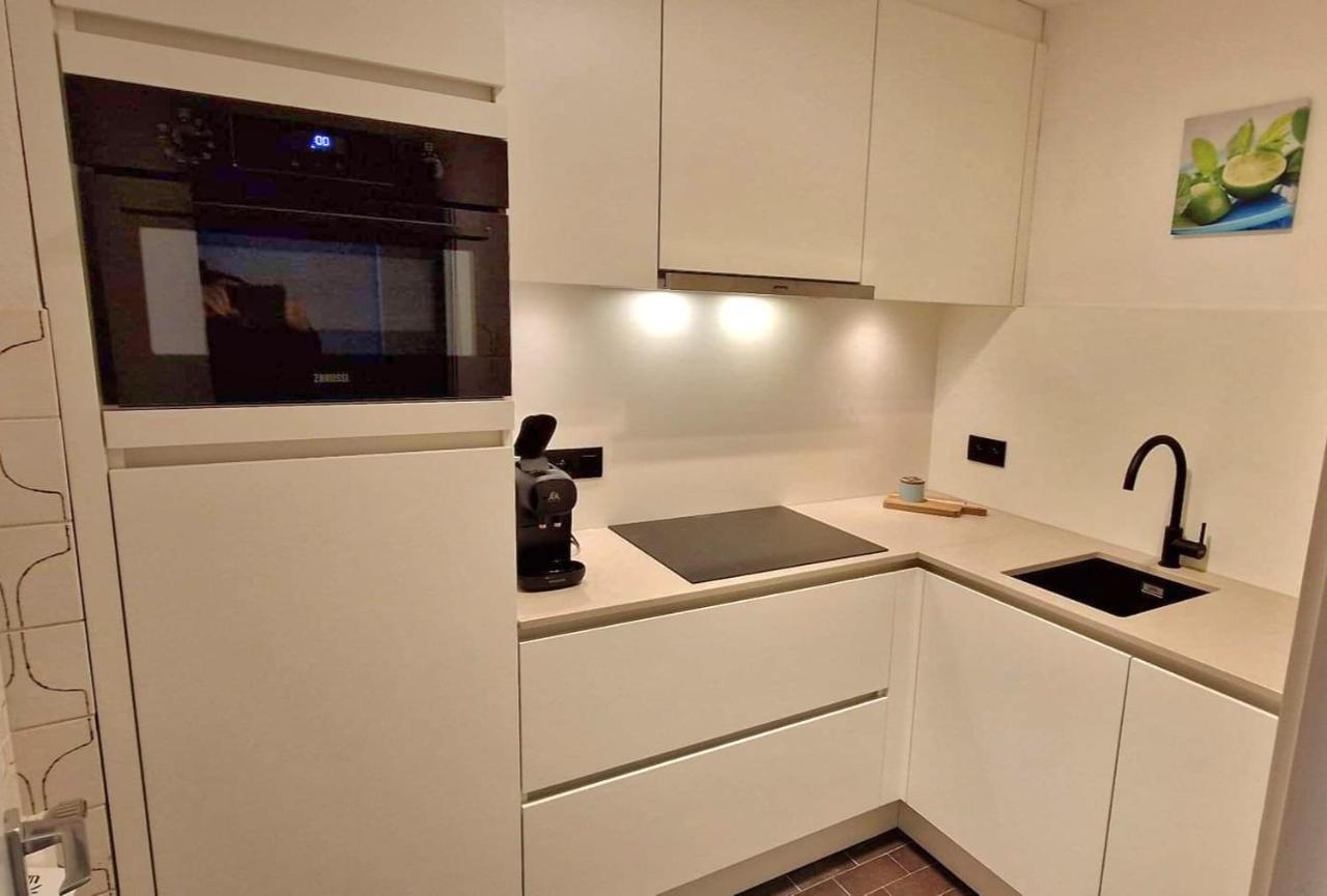 Modern Appartement Met Frontaal Zeezicht En Prive Parking Knokke-Heist Exterior photo